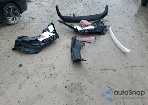 2017 Toyota Rav4 Le z USA, uszkodzony, nr VIN JTMBFREV9HJ136231